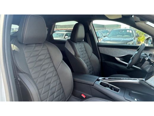 Peugeot e-3008 GT Exclusive | Elektrische parkeerrem | Extra getinte achterste zijruiten en achterruit ActivLease financial lease