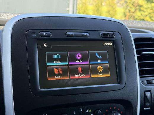 Renault Trafic 1.6 dCi / L1H1 / 1e EIG. / TREKHAAK / INRICHTING / AIRCO / CRUISE / NAVI / 3-ZITS ActivLease financial lease