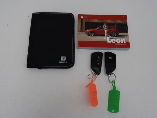 Seat Leon 1.0 eTSI Style Business Intense | Carplay | Camera | Adaptive cruise | Navigatie | DAB | Full LED... ActivLease financial lease