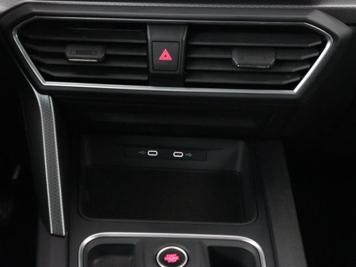 Seat Leon 1.0 eTSI Style Business Intense | Carplay | Camera | Adaptive cruise | Navigatie | DAB | Full LED... ActivLease financial lease