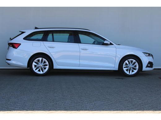 Skoda Octavia Combi 1.4 TSI iV PHEV Business Edition | Stoelverwarming | LED-verlichting | Navigatiesysteem | P... ActivLease financial lease