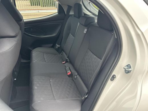 Toyota Yaris 1.5 Hybrid 115 Comfort | Nieuwe auto | Direct uit voorraad leverbaar | Voorraadvoordeel | ActivLease financial lease
