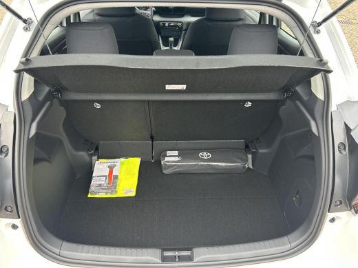Toyota Yaris 1.5 Hybrid 115 Comfort | Nieuwe auto | Direct uit voorraad leverbaar | Voorraadvoordeel | ActivLease financial lease