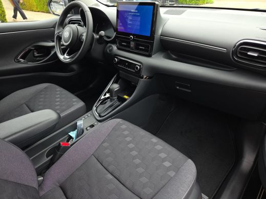 Toyota Yaris 1.5 Hybrid 115 Dynamic | Nieuwe auto | Direct uit voorraad leverbaar | Voorraadvoordeel | ActivLease financial lease