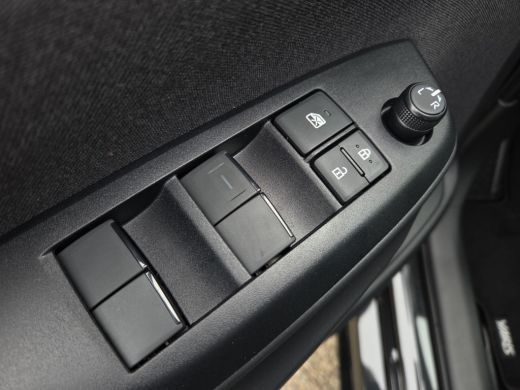 Toyota Yaris 1.5 Hybrid 115 Dynamic | Nieuwe auto | Direct uit voorraad leverbaar | Voorraadvoordeel | ActivLease financial lease