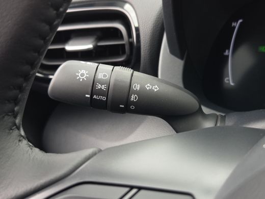 Toyota Yaris 1.5 Hybrid 115 Dynamic | Nieuwe auto | Direct uit voorraad leverbaar | Voorraadvoordeel | ActivLease financial lease