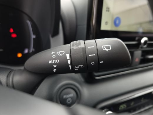 Toyota Yaris 1.5 Hybrid 115 Dynamic | Nieuwe auto | Direct uit voorraad leverbaar | Voorraadvoordeel | ActivLease financial lease