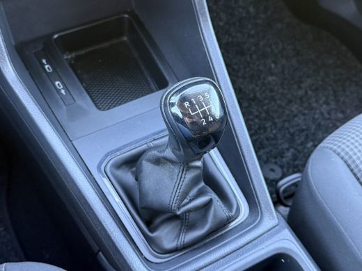 Volkswagen Caddy 2.0 TDI 102 PK / L2H1 / 1e EIG. / INRICHTING / TREKHAAK / CARPLAY / NAVI / ECC / CRUISE ActivLease financial lease