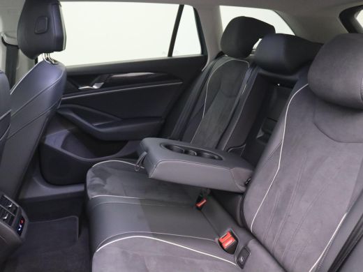 Volkswagen Passat Variant 1.5 eHybrid Business 204PK DSG Trekhaak, Achteruitrijcamera, Head-Up Display, Side Assist... ActivLease financial lease