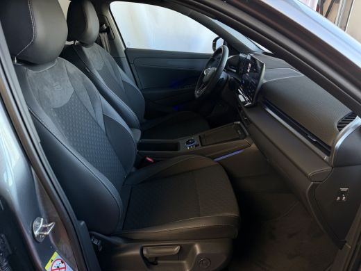 Volkswagen T-Roc 1.5 eTsi R-LINE 150PK EDITION TREKHAAK BLACK STYLE 19''LMV IQ LED/GRIL/LOGO STOEL/STUUR.VERW ELEK... ActivLease financial lease