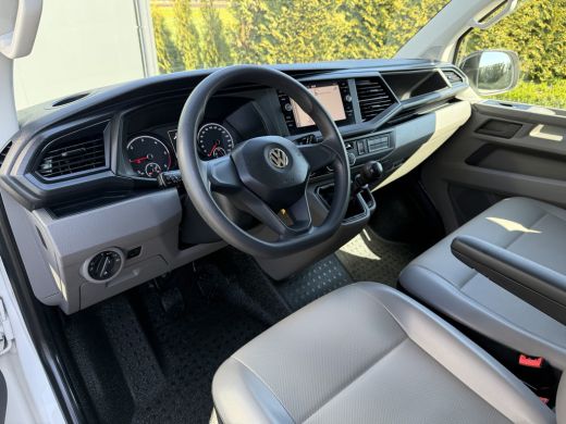Volkswagen Transporter 2.0 TDI / L2H1 / 6-PERS DUBBELE CABINE / ZEER NETJES / ACHTERKLEP / INRICHTING / CRUISE ActivLease financial lease