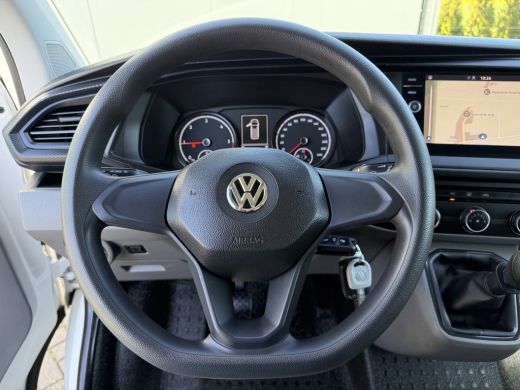 Volkswagen Transporter 2.0 TDI / L2H1 / 6-PERS DUBBELE CABINE / ZEER NETJES / ACHTERKLEP / INRICHTING / CRUISE ActivLease financial lease