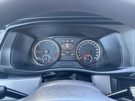 Volkswagen Transporter 2.0 TDI / L2H1 / 6-PERS DUBBELE CABINE / ZEER NETJES / ACHTERKLEP / INRICHTING / CRUISE ActivLease financial lease