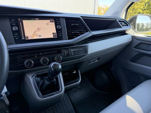 Volkswagen Transporter 2.0 TDI / L2H1 / 6-PERS DUBBELE CABINE / ZEER NETJES / ACHTERKLEP / INRICHTING / CRUISE ActivLease financial lease