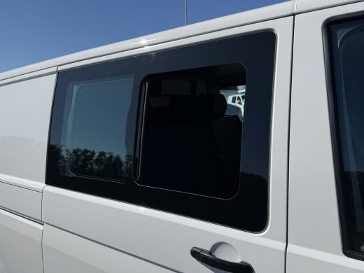 Volkswagen Transporter 2.0 TDI / L2H1 / 6-PERS DUBBELE CABINE / ZEER NETJES / ACHTERKLEP / INRICHTING / CRUISE ActivLease financial lease