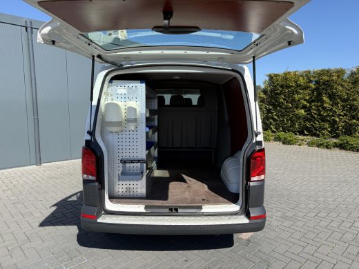 Volkswagen Transporter 2.0 TDI / L2H1 / 6-PERS DUBBELE CABINE / ZEER NETJES / ACHTERKLEP / INRICHTING / CRUISE ActivLease financial lease