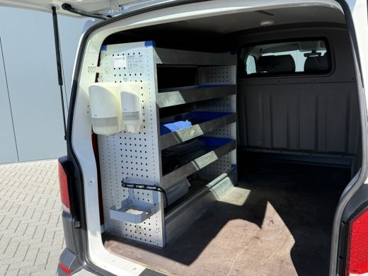 Volkswagen Transporter 2.0 TDI / L2H1 / 6-PERS DUBBELE CABINE / ZEER NETJES / ACHTERKLEP / INRICHTING / CRUISE ActivLease financial lease