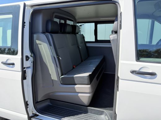 Volkswagen Transporter 2.0 TDI / L2H1 / 6-PERS DUBBELE CABINE / ZEER NETJES / ACHTERKLEP / INRICHTING / CRUISE ActivLease financial lease