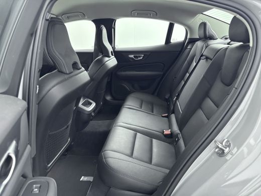 Volvo  S60 2.0 B4 Plus Dark | PDC V+A en Camera | Adaptive Cruiscontrol | Stoel + Stuurverwarming | Apple Ca... ActivLease financial lease
