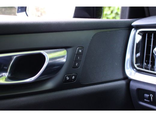 Volvo  S60 2.0 T4 R-Design | NL-AUTO! | PANODAK | ELEKTR. STOEL INCL. MEMORY | ELEKTR. TREKHAAK | STOELVERWA... ActivLease financial lease