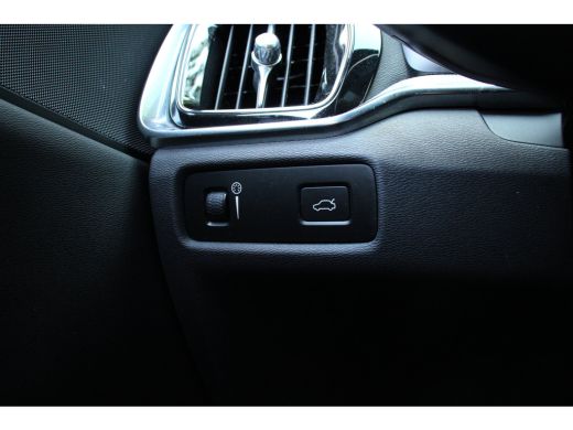 Volvo  S60 2.0 T4 R-Design | NL-AUTO! | PANODAK | ELEKTR. STOEL INCL. MEMORY | ELEKTR. TREKHAAK | STOELVERWA... ActivLease financial lease