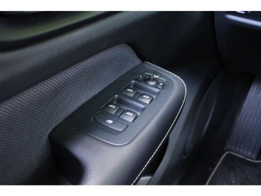 Volvo  S60 2.0 T4 R-Design | NL-AUTO! | PANODAK | ELEKTR. STOEL INCL. MEMORY | ELEKTR. TREKHAAK | STOELVERWA... ActivLease financial lease