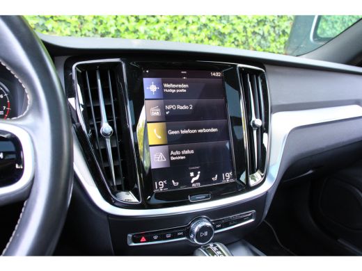 Volvo  S60 2.0 T4 R-Design | NL-AUTO! | PANODAK | ELEKTR. STOEL INCL. MEMORY | ELEKTR. TREKHAAK | STOELVERWA... ActivLease financial lease
