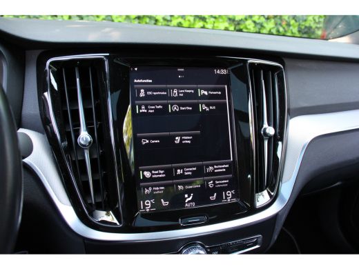 Volvo  S60 2.0 T4 R-Design | NL-AUTO! | PANODAK | ELEKTR. STOEL INCL. MEMORY | ELEKTR. TREKHAAK | STOELVERWA... ActivLease financial lease