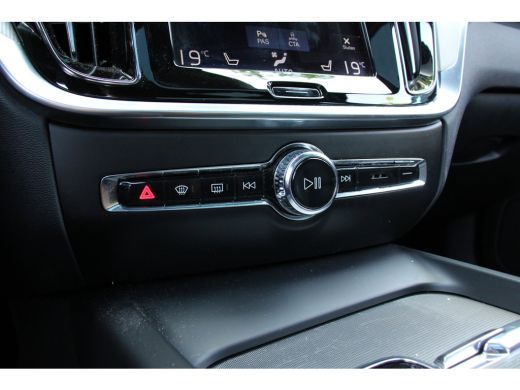 Volvo  S60 2.0 T4 R-Design | NL-AUTO! | PANODAK | ELEKTR. STOEL INCL. MEMORY | ELEKTR. TREKHAAK | STOELVERWA... ActivLease financial lease