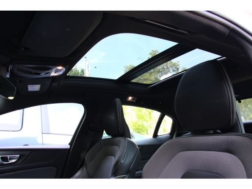Volvo  S60 2.0 T4 R-Design | NL-AUTO! | PANODAK | ELEKTR. STOEL INCL. MEMORY | ELEKTR. TREKHAAK | STOELVERWA... ActivLease financial lease