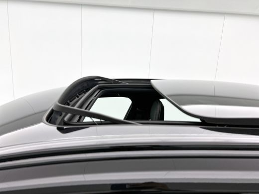 Volvo  V60 T8 Hybride SOH 94% AWD R-Design / Panoramadak / Leder / Navigatie / Adap. Cruise / Pdc.V+A / Stuu... ActivLease financial lease