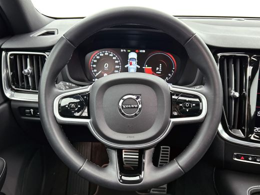 Volvo  V60 T8 Hybride SOH 94% AWD R-Design / Panoramadak / Leder / Navigatie / Adap. Cruise / Pdc.V+A / Stuu... ActivLease financial lease