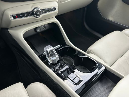 Volvo  XC40 1.5 T4 Plug-in hybrid Ultimate Bright | Pano | Harman/Kardon | Camera | Memory | Stoel & stuurver... ActivLease financial lease