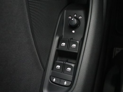 Audi A3 30 TFSI Pro Line | Bi-Xenon | DAB | Navigatie | Cruise control | Bluetooth | Airco | Cruise contr... ActivLease financial lease
