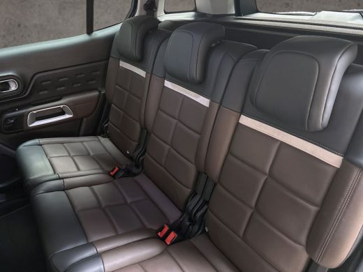 Citroën C5 Aircross 1.6 PureTech Sport 181Pk Automaat (APPLE CARPLAY, BLACK PACK, GROOT NAVI, LEDER, STOELVERWARMING,... ActivLease financial lease