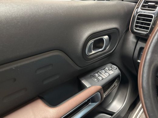 Citroën C5 Aircross 1.6 PureTech Sport 181Pk Automaat (APPLE CARPLAY, BLACK PACK, GROOT NAVI, LEDER, STOELVERWARMING,... ActivLease financial lease