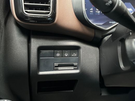 Citroën C5 Aircross 1.6 PureTech Sport 181Pk Automaat (APPLE CARPLAY, BLACK PACK, GROOT NAVI, LEDER, STOELVERWARMING,... ActivLease financial lease