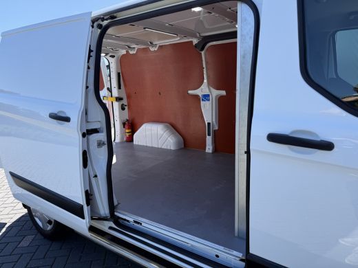 Ford Transit Custom 2.0 TDCI 130 PK / L2H1 / TREKHAAK / AIRCO / CRUISE / STOELVERW / 2800 KG AHG ActivLease financial lease
