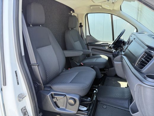 Ford Transit Custom 2.0 TDCI 130 PK / L2H1 / TREKHAAK / AIRCO / CRUISE / STOELVERW / 2800 KG AHG ActivLease financial lease