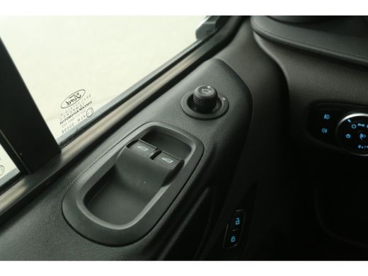 Ford Transit Custom 2.0 TDCI L1H1 | Airco | Cruise | 3 Zits | Trekhaak | Parkeersens. ActivLease financial lease