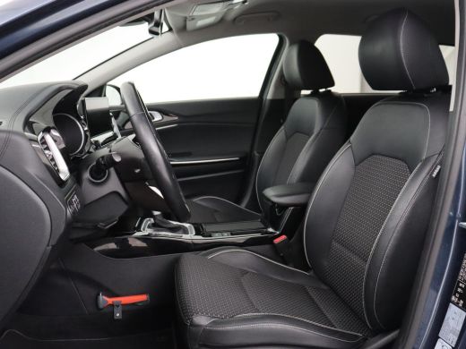 Kia Ceed 1.5 T-GDi DynamicPlusLine | Trekhaak | Stoelverwarming | Adaptive cruise | Camera | Carplay | Hal... ActivLease financial lease