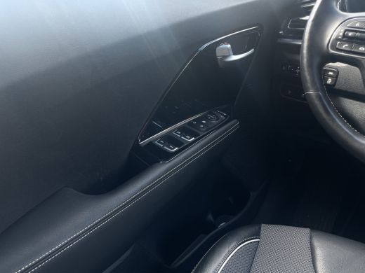 Kia e-Niro DynamicPlusLine 39 kWh | Adaptive Cruise | Panoramadak | Camera | Stuur/stoelverwarming ActivLease financial lease