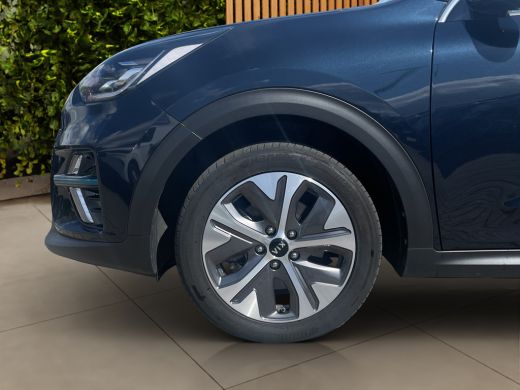Kia e-Niro DynamicPlusLine 39 kWh | Adaptive Cruise | Panoramadak | Camera | Stuur/stoelverwarming ActivLease financial lease