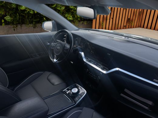 Kia e-Niro DynamicPlusLine 39 kWh | Adaptive Cruise | Panoramadak | Camera | Stuur/stoelverwarming ActivLease financial lease