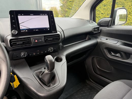 Opel Combo 1.5D 100 PK / L1H1 / 1e EIG. / TREKHAAK / AIRCO / CRUISE / CAMERA / INRICHTING / NAVI ActivLease financial lease