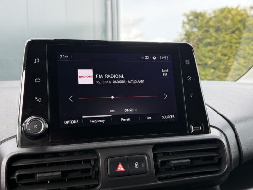 Opel Combo 1.5D 100 PK / L1H1 / 1e EIG. / TREKHAAK / AIRCO / CRUISE / CAMERA / INRICHTING / NAVI ActivLease financial lease