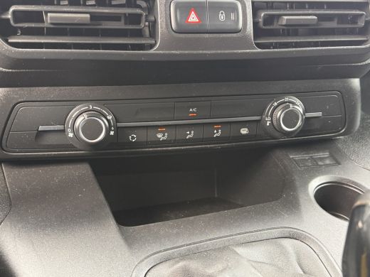 Opel Combo 1.5D 100 PK / L1H1 / 1e EIG. / TREKHAAK / AIRCO / CRUISE / CAMERA / INRICHTING / NAVI ActivLease financial lease