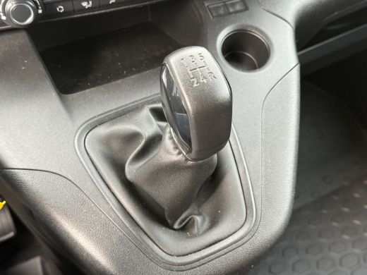 Opel Combo 1.5D 100 PK / L1H1 / 1e EIG. / TREKHAAK / AIRCO / CRUISE / CAMERA / INRICHTING / NAVI ActivLease financial lease