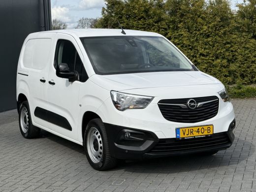 Opel Combo 1.5D 100 PK / L1H1 / 1e EIG. / TREKHAAK / AIRCO / CRUISE / CAMERA / INRICHTING / NAVI ActivLease financial lease