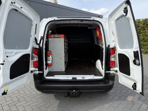 Opel Combo 1.5D 100 PK / L1H1 / 1e EIG. / TREKHAAK / AIRCO / CRUISE / CAMERA / INRICHTING / NAVI ActivLease financial lease